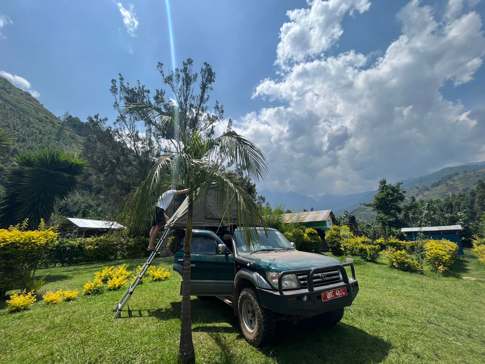 4x4landcruiser with rooftop tent