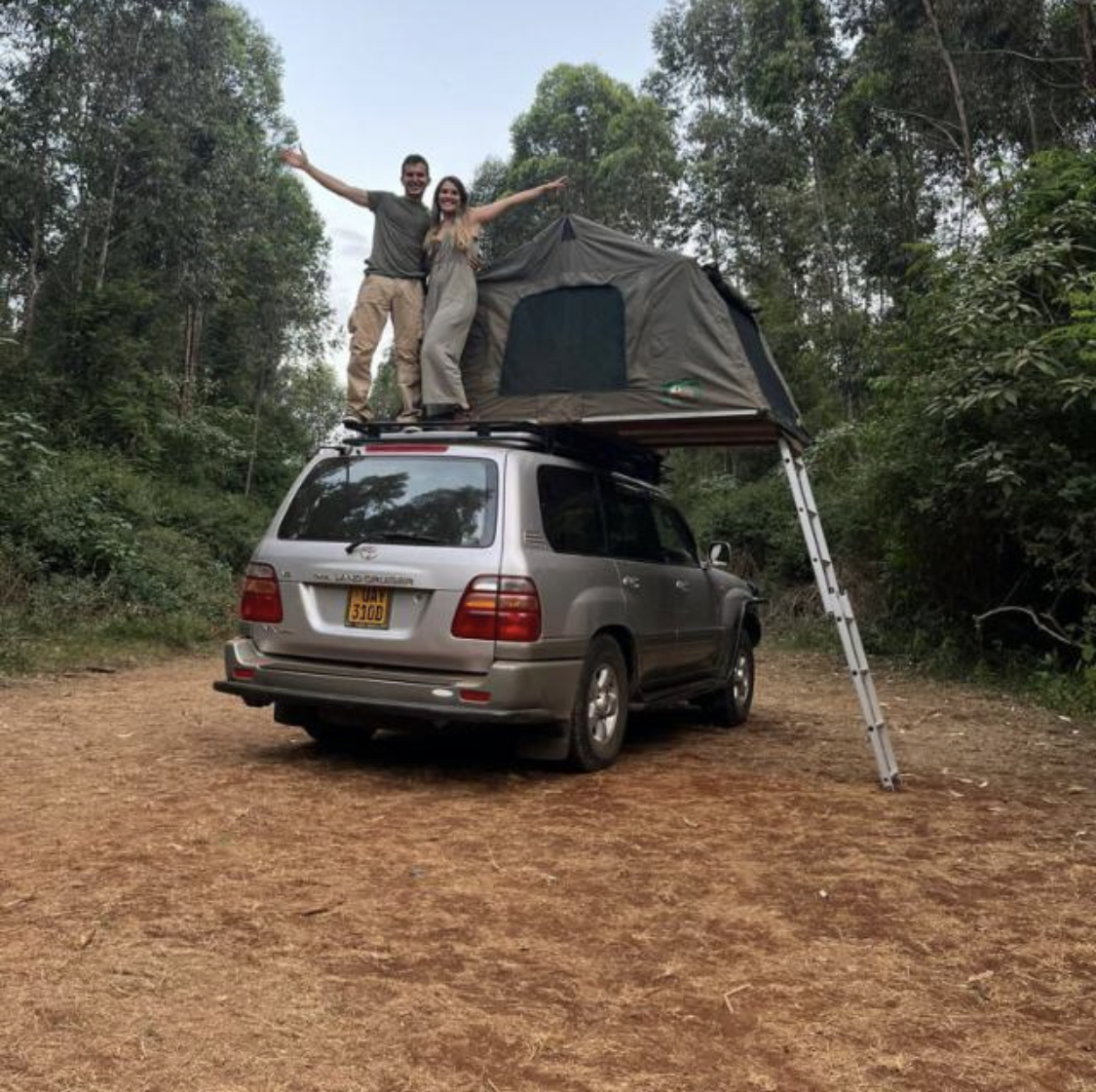 Landcruiser v8 with a rooftop 