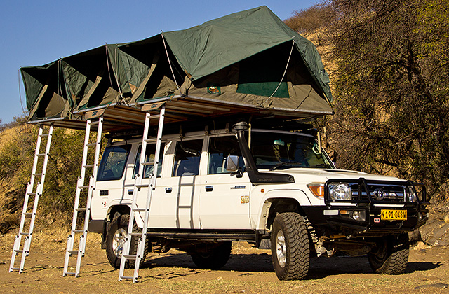 Toyota Land Cruiser HJ 76 with 3 rooftop tents for 5-6 pax