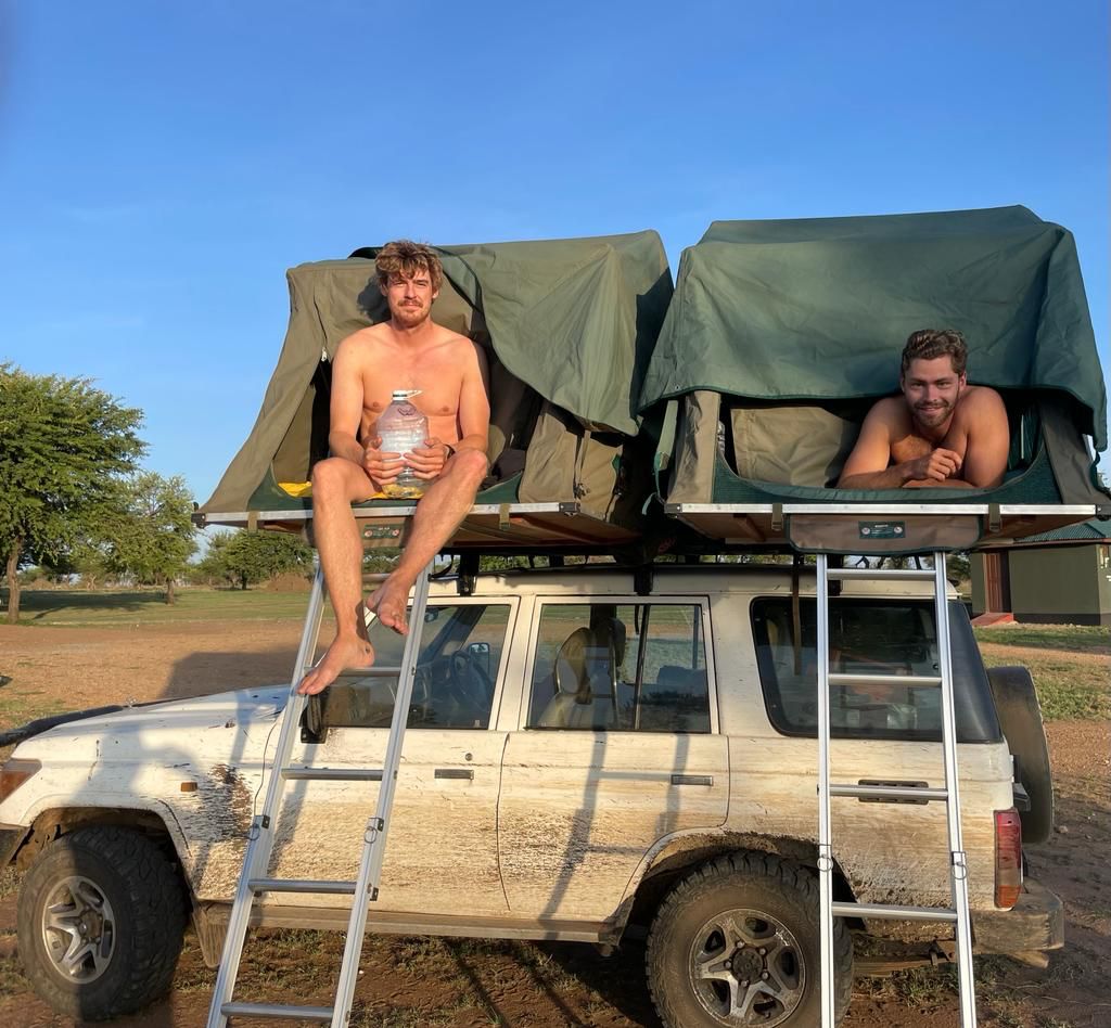 LX Land cruiser with rooftop tent