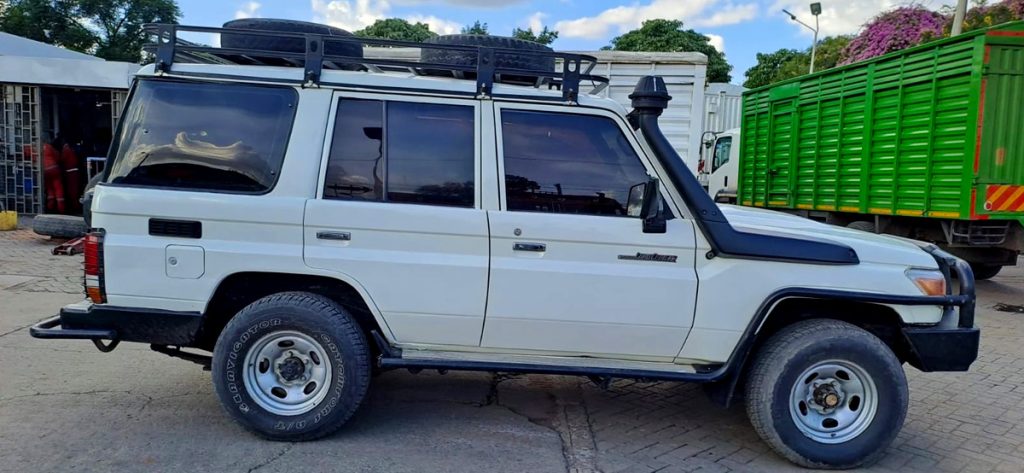 4x4 toyota land cruiser Lx Car rental 4x4 Uganda Rwanda, Kenya Tanzania East AFrica